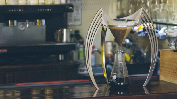 Préparer son café dans une pièce d'art, ce sera possible avec l'’IIKONE - Une cafetière en acier inoxydable poli de qualité médicale, qui sera vendue 699 dollars