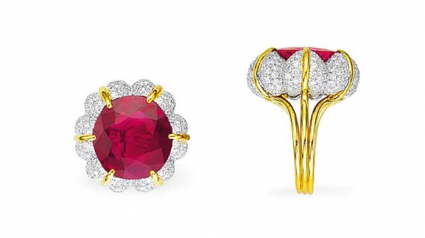 Un nouveau record de vente chez Christie's, avec ce Jubilee Ruby qui a atteint la somme de 14,1 millions de $ ! C'est un rubis birman de 15,99 carats fixé sur une bague en or 18 carats