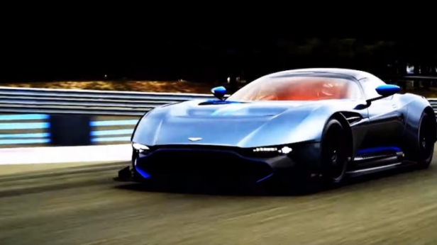 Aston Martin crée la surprise cette année avec son modèle Vulcan, qui cache sous son capot un impressionnant V12 7.0 développant plus de 800 chevaux ! Il sera produit à 24 exemplaires et facturé 2,5 millions d’euros