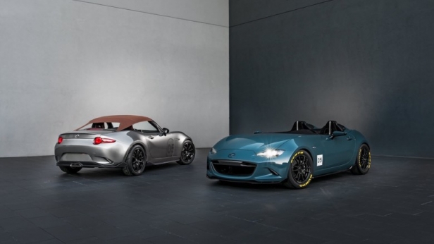 Mazda dévoile deux concepts de MX-5 prometteurs: la Spyder troque son toit contre une toile et la Speedster fait abstraction du pare-brise pour le remplacer par un saute-vent