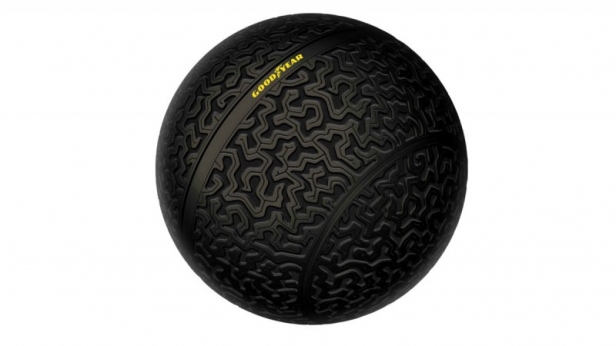 L'Eagle 360 est le pneu du futur ! Conçu par Goodyear, il est notamment pensé pour les voitures autonomes - Imprimé en 3D, il contient plusieurs capteurs capables d'améliorer la manœuvrabilité de la voiture et de garantir davantage de sécurité