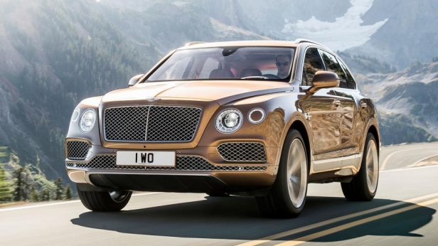 Un premier SUV de Bentley qui pourra détrôner les plus grands noms - La Bentley Bentayga, 300 km/h, W12 et grand luxe: de belles finitions, et les passagers arrières auront leur propres tablettes connectées 4G ! A partir de 179 000 €