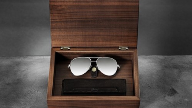 Brioni célèbre ses 70 ans avec une paire de lunettes "Gold Edition", en 70 exemplaires - Branches en corne, monture, charnières et détails en or blanc massif 18 carats à 7 950 €