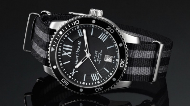 Une montre de plongée dernière génération voit le jour: l'Artcode Diving de Saint-Honoré ! Outre ses caractéristiques techniques qui la rendent idéale pour explorer les fonds marins, elle se différencie par son bracelet en nylon de type NATO
