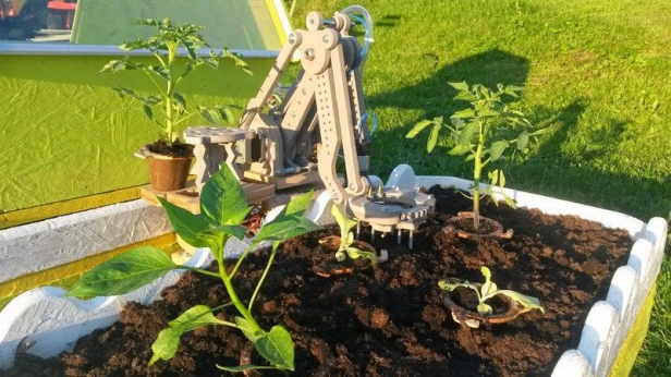 Lors du concours Google Science Fair, un ado a été primé pour la création de son robot jardinier. Bot2Karot est capable, de biner, repiquer et arroser un potager. Il se veut être l'ami des personnes handicapées qui ne peuvent plus jardiner