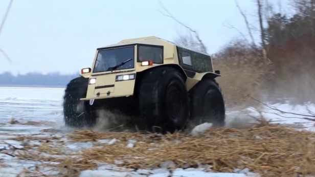 Le Sherpa ATV symbolise le croisement entre un char et un véhicule tout-terrain, aussi à l’aise sur la terre ferme que dans l’eau ! Son prix est fixé à 65 000 dollars