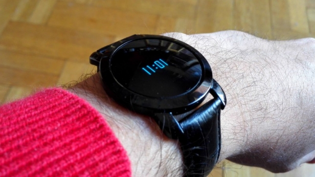 ZeCircle de MyKronoz est une montre connectée simple d'utilisation, belle, fonctionnelle et avec un excellent rapport qualité-prix: 79,90 euros !