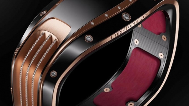 Le bracelet connecté de Christophe & Co Armill, dessiné par le designer de Ferrari Pininfarina, est l'ultime objet de luxe pour homme: il sert principalement à régler vos achats grâce aux technologies sans-fil NFC et Bluetooth. A partir de 75 000 $
