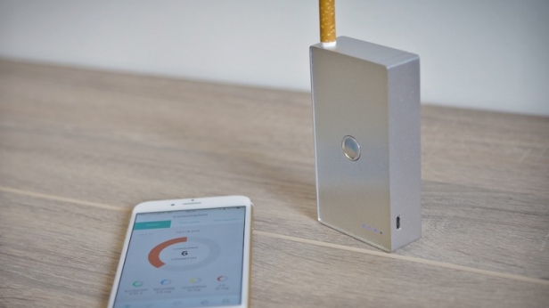 Un paquet de cigarettes connecté ! Lowiee vous aide à contrôler le nombre de cigarettes que vous fumez, il vous les délivre une par une suivant l'objectif que vous avez indiqué. Équipé d'un lecteur d'empreintes, géo localisable et bientôt en vente !