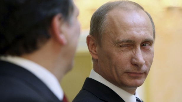 Vladimir Poutine, étonnant, se refait une image grâce à l'hypocrisie de l'Europe et des USA sur le sujet de la Turquie alliée qui écoule le pétrole des terroristes qui nous attaquent (drôle d'allié...) - la politique est un jeu pervers
