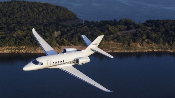 Cessna propose un jet novateur, un parfait compromis entre performances, confort et économie - Le Cessna Citation Latitude peut accueillir jusqu’à 9 passagers, grâce à l’une des cabines les plus spacieuses des appareils de taille intermédiaire.