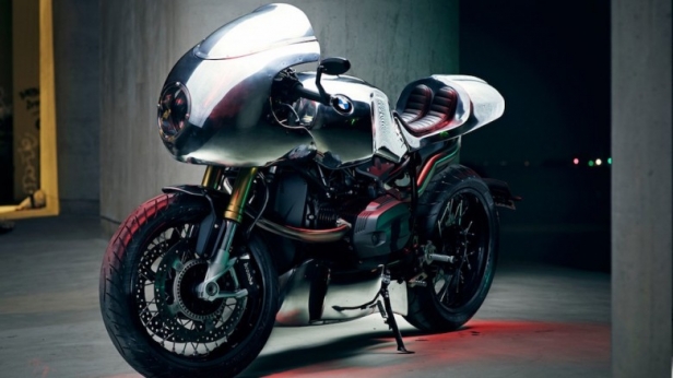 Faire du neuf avec du vieux, exemple avec ce Café Racer BMW, entièrement retapé pour arborer un design des plus actuels !