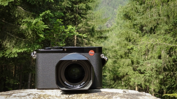 Amateurs de photo, c'est pour vous: Leica Q est sur le marché ! Un boitié haut de gamme qui rend hommage à la star de la marque (Leica M) avec des technologies de pointe- viseur électronique, AF rapide... commercialisée à 4000 €