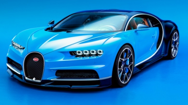 La marque de Molsheim dévoile sa nouvelle Bugatti Chiron: une hypercar impressionnante, avec 1 500 chevaux sous le capot pour une vitesse de pointe limitée à 420 km/h ! Limitée à 500 exemplaires, elle sera vendue  2,4 millions d’euros