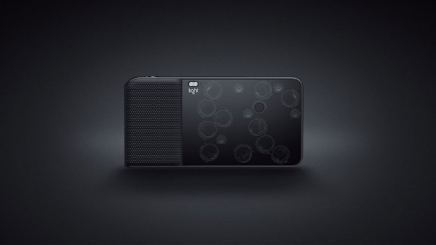 Le Light L16 se présente comme un appareil photo unique en son genre: 16 capteurs et 52 millions de pixels qui tiennent dans la poche ! Il faudra tout de même débourser 1 499 euros pour l'avoir