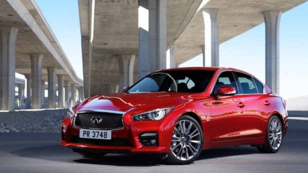 Infiniti décline sa Q50 avec une version 2016 survitaminée, un V6 qui développe 405 chevaux pour 475Nm de couple !