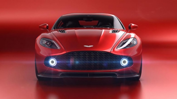 Aston Martin cède à la demande et décide de produire 99 exemplaires de son Vanquish Zagato, fruit de sa collaboration avec les stylistes Zagato. Le modèle de base sera vendu à 260 000 euros.