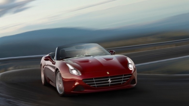 Ferrari présente une version « Handling Speciale » de sa California T ! Une nouvelle ligne d’échappement et des réglages de suspensions plus stimulants, afin de mieux gérer les accélérations en sortie de virage, ce pack sera facturé 7 000 euros