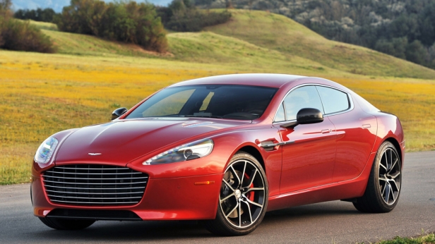 Aston Martin Rapide S, probablement la plus rapide de la maison: 8 vitesses et 550 chevaux ! Commercialisée à $ 202 775, c'est de loin la plus sexy des 4 roues qui existent