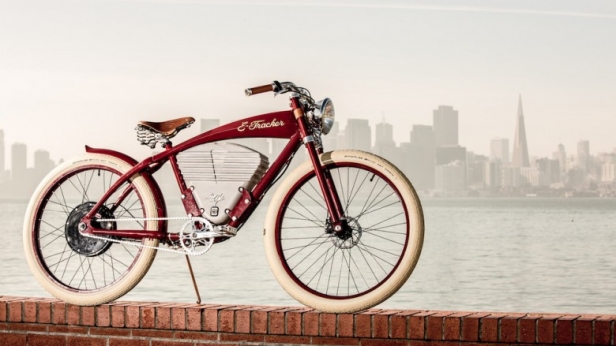 La dernière création de Vintage Electric détonne: un tracker au style néo-rétro, doté d’un moteur électrique plus performant que celui équipant son prédécesseur ! Son prix est fixé à 4 995 dollars.