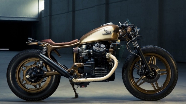 Kingston Custom transforme un deux-roues à priori banal, du milieu des années 70, pour en faire un bijou d’esthétisme et de précision: cette Honda CX 500 devient une moto d’exception.