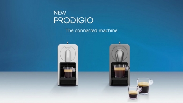 La machine à café Nespresso évolue et devient connectée ! La Prodigio pourra être pilotée avec votre smartphone, vous serez averti du stock de capsules, du niveau d'eau et de la nécessité d'un détartrage de l'appareil...Dès fin mars à partir de 199 €