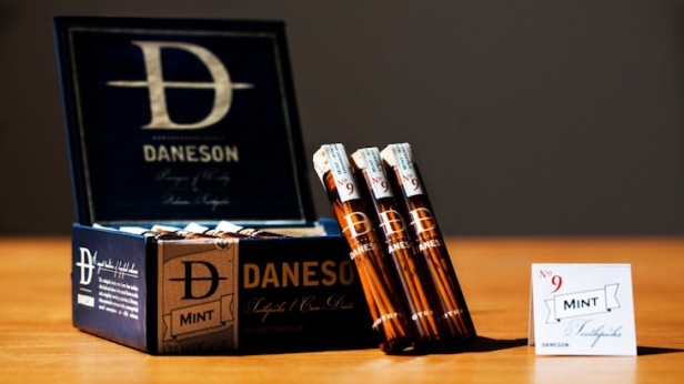 Les cure-dents se réinventent grâce à Daneson Toothpicks: ils sont assaisonnés en plusieurs saveurs dont citron, menthe, bacon ou encore whisky single malt ! Chaque paquet est facturé à 19,99 dollars