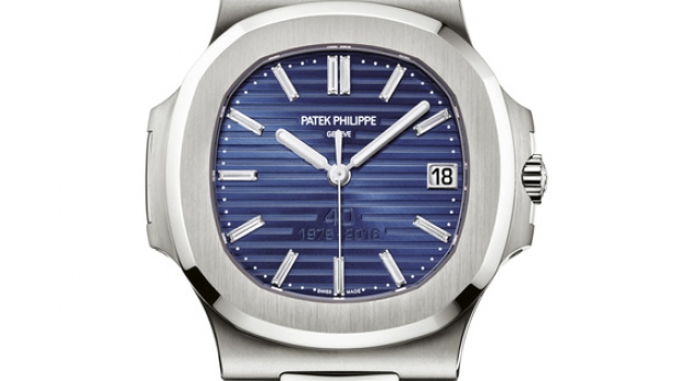 Pour ses 40 ans, la Patek Philippe Nautilus revient en édition limitée à 700 exemplaires ! La nouvelle 5711 en platine s’orne d’une couleur bleu foncé, avec dégradé allant du plus foncé sur le pourtour, au plus clair au centre