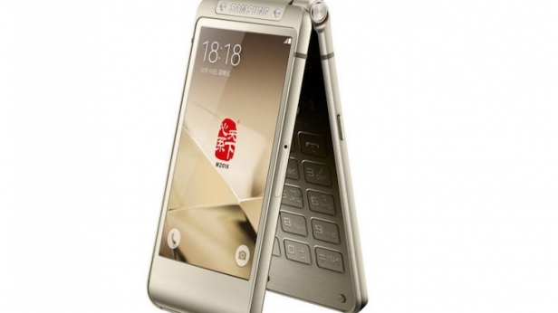 Samsung se la joue rétro avec le lancement d'un smartphone à clapet, le W2016.