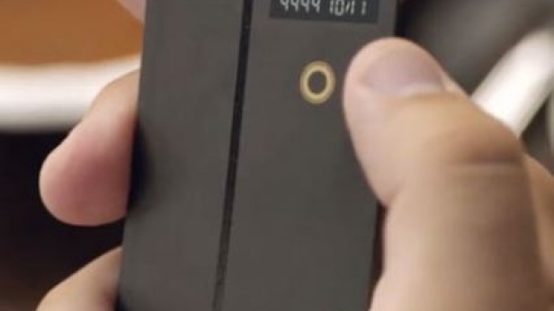 Est-ce afin de lutter contre la fraude ou de pallier à leur manque de liquidités ? Toujours est-il que les banques misent sur la technologie. Bientôt, on paiera avec une carte à code éphémère ou un smartphone à reconnaissance faciale