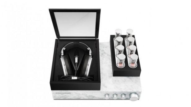 Limité à 3 exemplaires seulement, le casque Orpheus de Sennheiser aura nécessité 10 ans de développement ! Assemblé à partir de plus de 6 000 composants – dont certains en or - il sera vendu à 50 000 € !!