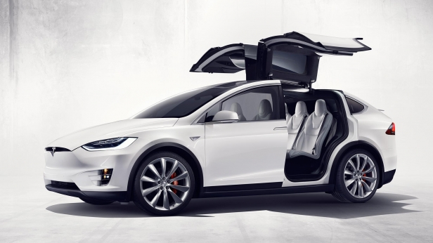 Le nouveau SUV de Tesla bientôt disponible ! 100% électrique, une boule de nerfs qui passe de 0 à 100 km/h en 6 secondes et qui dispose d'une autonomie de 350 km. Un prix de 80 000 dollars est annoncé !