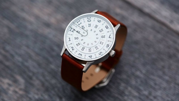 La T1.1 de LTHR est une montre unique et impressionnante, non conventionnelle. Sans aiguille, elle donne l'heure exacte grâce à ses trois cadrans rotatifs. Très design, elle ne coûte que 200€ !