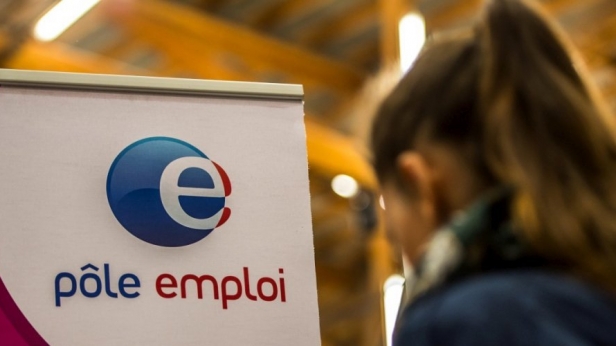 Diminuer le taux et la durée des allocations chômage en France, instaurer la dégressivité, raboter les droits des chômeurs de plus de 50 ans...Les grands groupes avancent leurs idées pour réduire le déficit de l'Unedic
