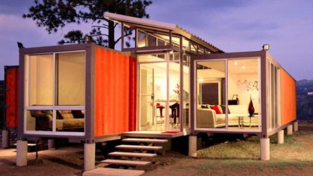 2 containers de 40 pieds, des vitres au milieu et voilà pour une poignée d'euros une maison de 92m²
