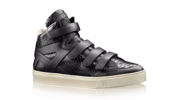 Pour la rentrée, Louis Vuitton crée des Sneaker Boxing, recouverts de cuir d’anaconda, dans un style rétro et trendy - A 1450 € le coup de folie !