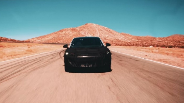 Faraday Future lève le voile sur son premier crossover 100% électrique, parfaitement connecté et personnalisable comme jamais, le tout avec une autonomie d'au moins 500km garantie !