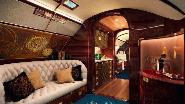 Le Skyacht One devient la référence sur le marché de l’avion privé très haut de gamme ! L’intérieur luxueux et raffiné est fait essentiellement en teck, boiseries et carlingue en acajou, or et platine...Il coûte environ 74 millions d’euros