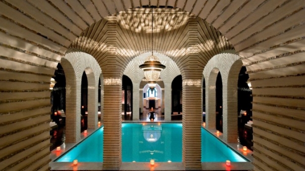 De passage à Marrakech, profitez d'un moment de détente au Spa de L’hôtel Selman Marrakech, l'un des meilleurs au monde - Le massage relaxant Chenot coûte environ 115 € pour 60mn de pur plaisir