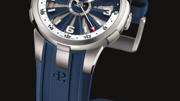 La collection Turbine de Perrelet s'enrichit d'un nouveau modèle: la Turbine GMT. Enrichie d’une fonction double fuseau horaire, elle incarne une vraie invitation au voyage ! Disponible en acier et en acier / PVD noir, à 5300 € et 5900 €