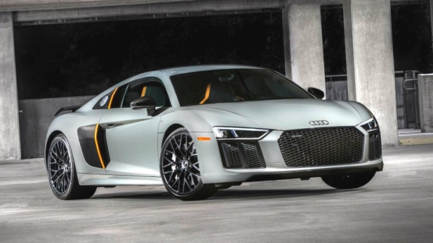La nouvelle Audi R8 V10 Plus édition exclusive bientôt sous les projecteurs ! Limitée à 25 exemplaires, elle se distingue notamment par son intérieur tout en cuir et surtout son éclairage laser