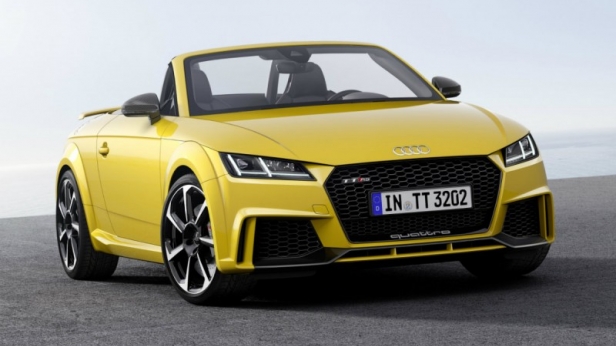 La nouvelle Audi TT RS vient directement concurrencer Porcshe, en version Coupé et Roadster - Affichant une puissance de 400 chevaux, elle se démarque par un style très sportif et des équipements de pointe