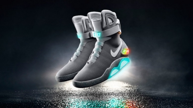 Hommage à Retour vers le Futur, Nike dévoile enfin sa paire de MAG à laçage automatique ! Elle sera produite courant 2016 en édition très limitée, et sera uniquement accessible par un système d’enchères