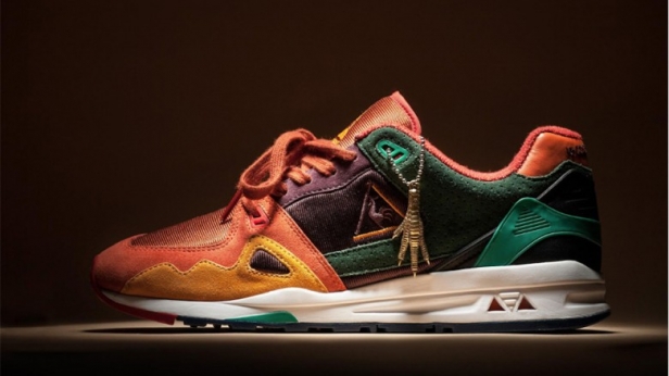 La LCS R1000 « Gallo » fête les 10 ans de collaboration entre le Coq Sportif et et 24 Kilates ! La sneaker sera en vente à partir du 23 janvier