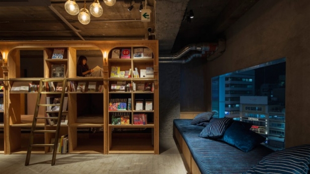 Une expérience "littéraire" à faire à Tokyo: dormir dans le Book and Bed Tokyo et profiter ainsi d'une nuitée ou sieste au beau milieu d’une bibliothèque impressionnante