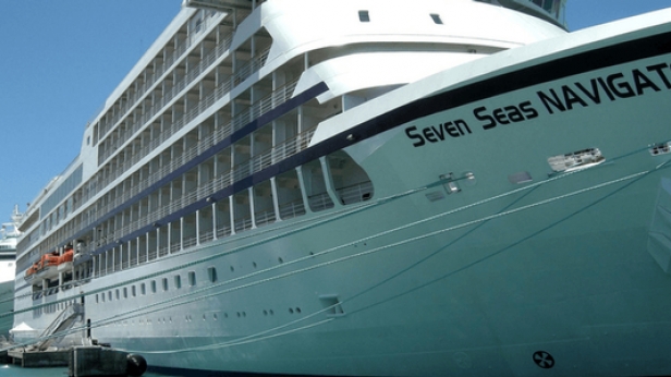 Une croisière de luxe à 100.000 $ ! Durant 128 jours, le Seven Seas Navigator va parcourir 31 pays sur les 6 continents. 490 passagers sont attendus, plus de la moitié ont déjà réservé leur cabine !