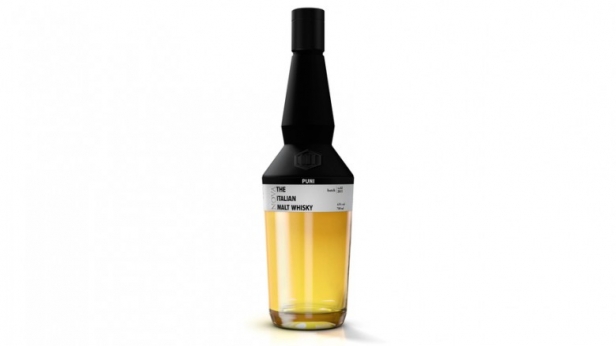 Le premier whisky single malt italien provient du Tyrol du sud ! Le Puni Nova sera disponible en déclinaison 43% et 54%, à un peu plus de 65 euros la bouteille.