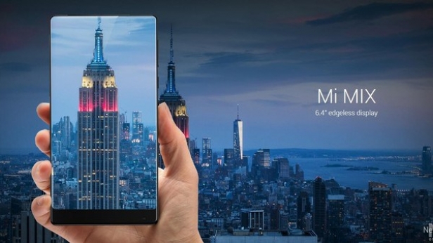 le Chinois Xiaomi repousse les limites avec le Mi Mix, un smartphone dont l’écran de 6,4 pouces occupe 91,3% de la surface du téléphone ! Une prouesse technologique qui a été dessinée par Philippe Starck.