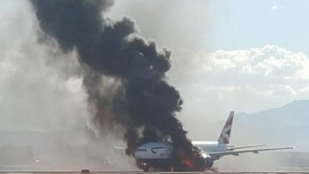 Un boeing 777 prend feu sur la piste à Las Vegas... Tout le monde s'en sort !