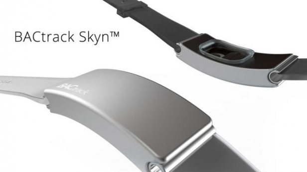 Le bracelet Skyn permet de mesurer votre taux d'alcoolémie, à travers la sueur, grâce à une application mobile et une connexion bluetooth !